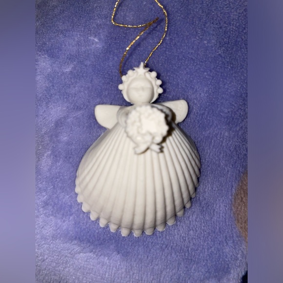 Vintage Miniature Angel Wreath Shell Ornament by Margaret Furlong 1995 - Picture 4 of 11
